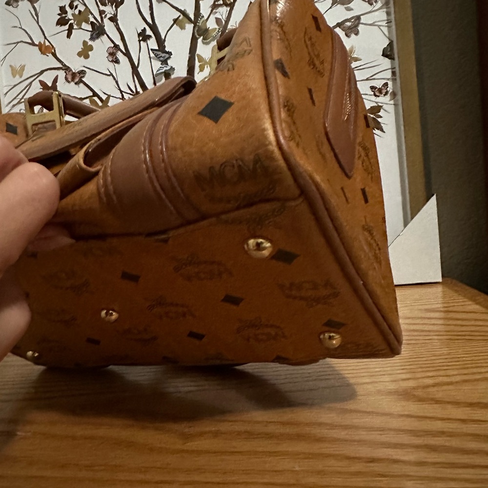 {VGUC} MCM monogram hand bag - Picture 11 of 15